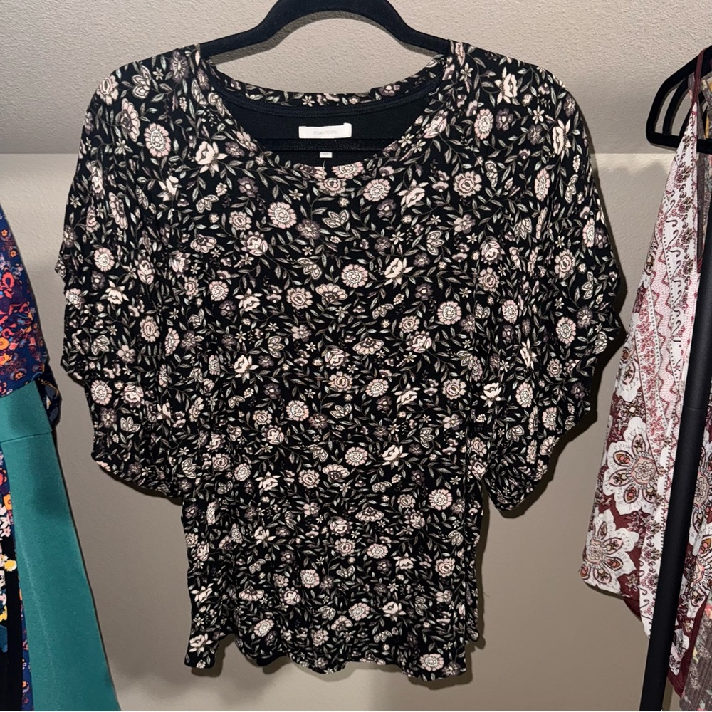 Maurice’s Medium Floral Flutter Sleeve Blouse - Picture 3 of 7